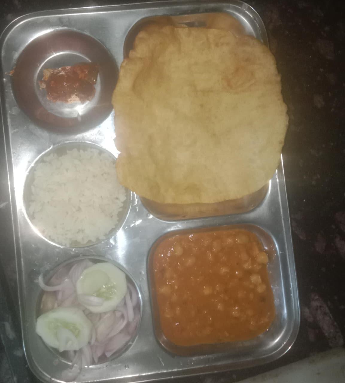 Fresh home-style vegetarian mess thali served at Indo Stay PG