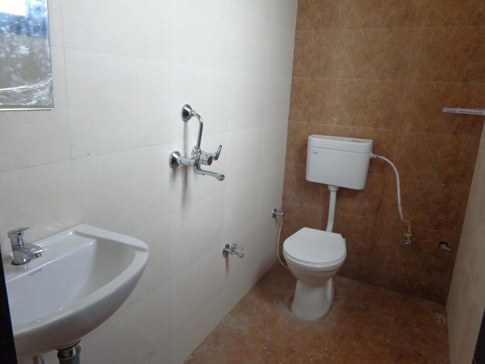 Modern bathroom with geyser in boys PG near VIT Jaipur